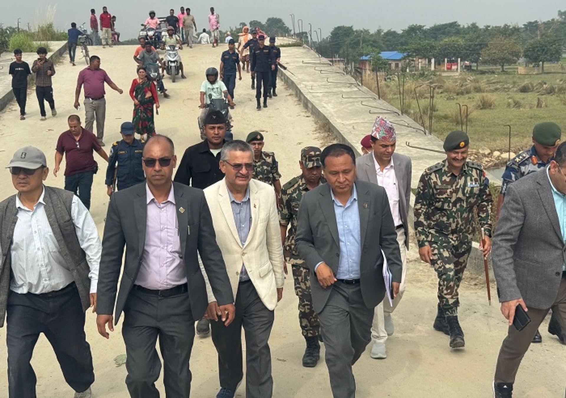मन्त्री घिसिङद्वारा १४ वर्षदेखि अलपत्र कन्काई पुलको निरीक्षण, पुलबारे छिट्टै निर्णय गरिने
